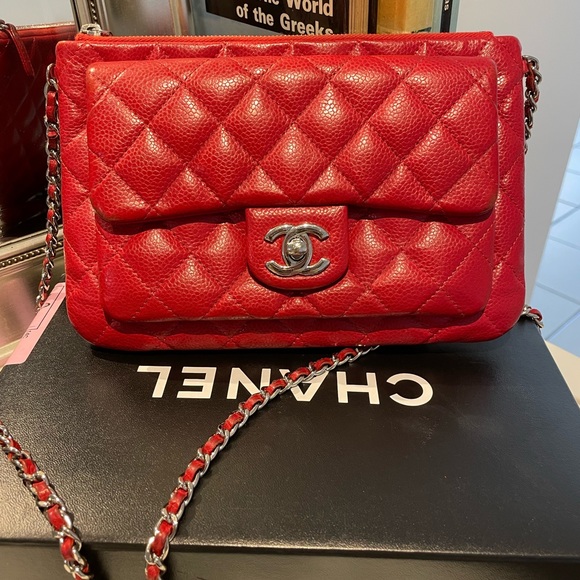 CHANEL Handbags - Authentic CHANEL Caviar leather crossbody. Rouge/ Red color.🌹